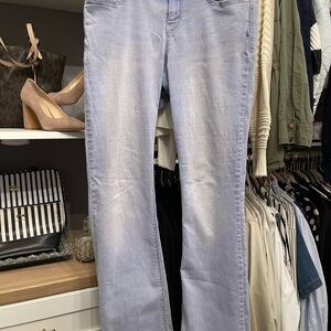 Classic Light Blue Straight Leg Jeans with Comfortable Fit